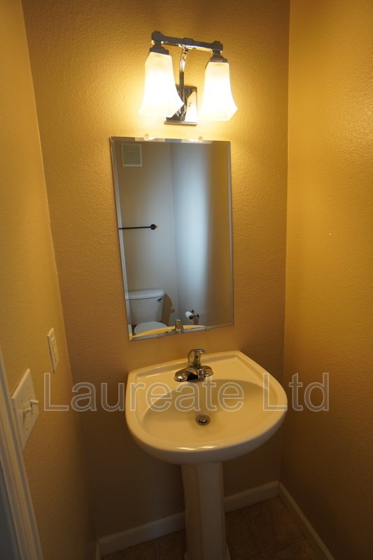 Light and Bright 3-story 1 Bedroom Townhome property image