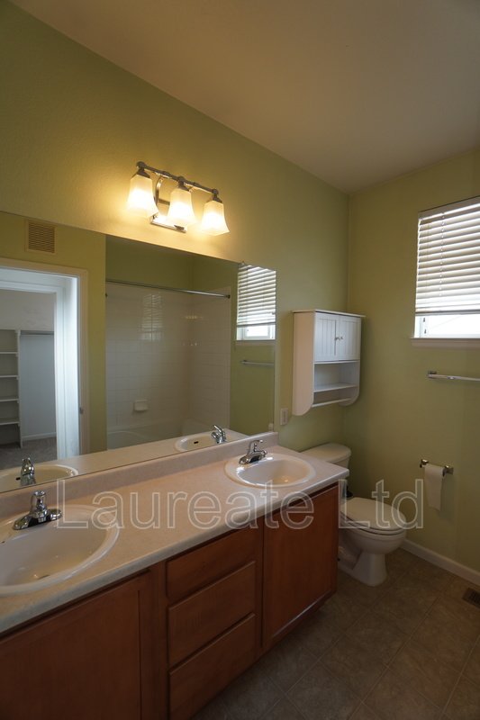 Light and Bright 3-story 1 Bedroom Townhome property image
