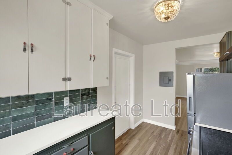 MOVE-IN SPECIAL!!!Meticulously renovated 2bd 2Ba units in Historic La Rue building in Heart of Congress Park!!! property image