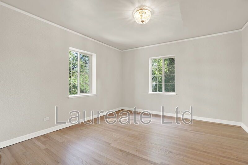 MOVE-IN SPECIAL!!!Meticulously renovated 2bd 2Ba units in Historic La Rue building in Heart of Congress Park!!! property image
