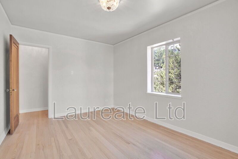 MOVE-IN SPECIAL!!!Meticulously renovated 2bd 2Ba units in Historic La Rue building in Heart of Congress Park!!! property image