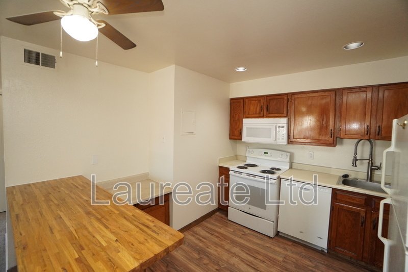 Cozy 2nd floor 2 Bedroom condo in Littleton! Must See! property image