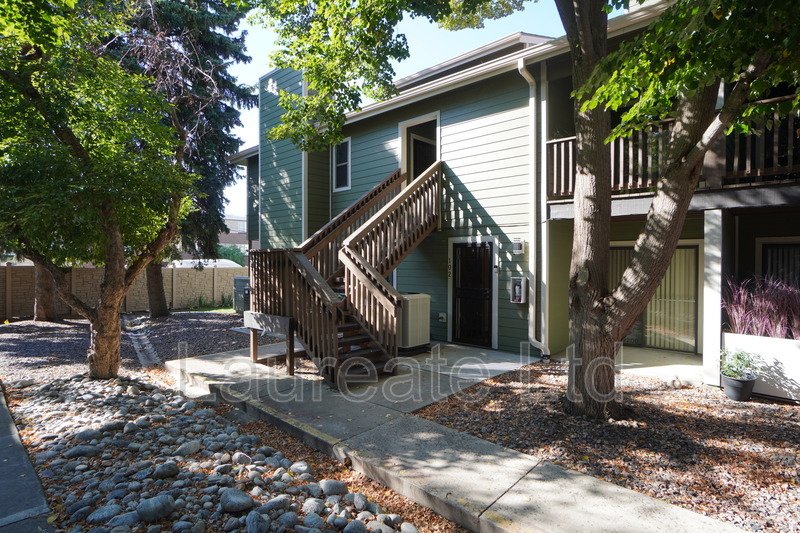 Meticulously maintained 1 bedroom ground floor unit in Glendale!! 1/2 Month rent incentive! property image