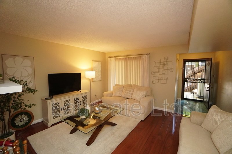 Meticulously maintained 1 bedroom ground floor unit in Glendale!! 1/2 Month rent incentive! property image