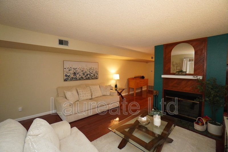 Meticulously maintained 1 bedroom ground floor unit in Glendale!! 1/2 Month rent incentive! property image