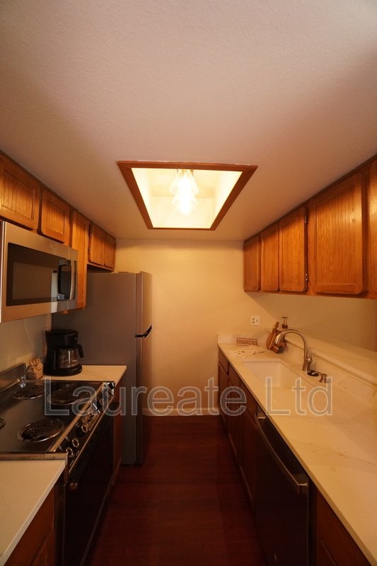 Meticulously maintained 1 bedroom ground floor unit in Glendale!! 1/2 Month rent incentive! property image