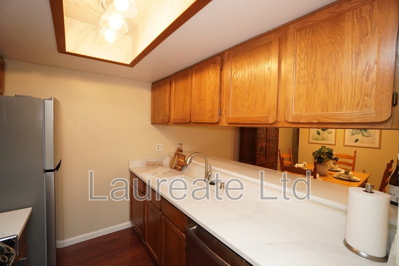 Meticulously maintained 1 bedroom ground floor unit in Glendale!! 1/2 Month rent incentive! property image
