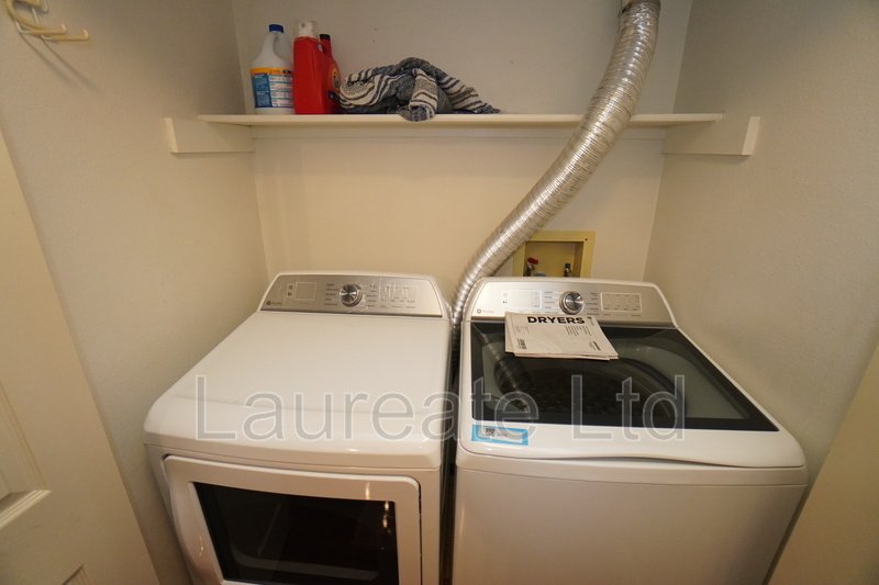 Meticulously maintained 1 bedroom ground floor unit in Glendale!! 1/2 Month rent incentive! property image