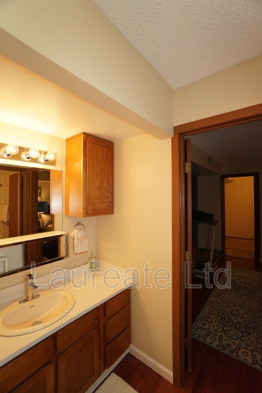 Meticulously maintained 1 bedroom ground floor unit in Glendale!! 1/2 Month rent incentive! property image