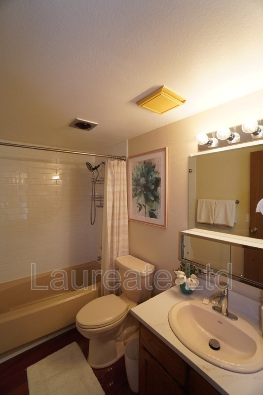 Meticulously maintained 1 bedroom ground floor unit in Glendale!! 1/2 Month rent incentive! property image