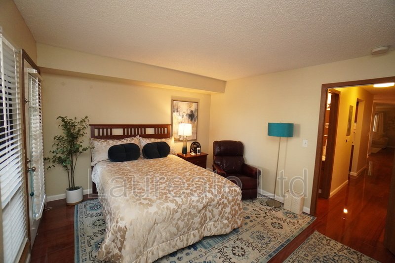 Meticulously maintained 1 bedroom ground floor unit in Glendale!! 1/2 Month rent incentive! property image