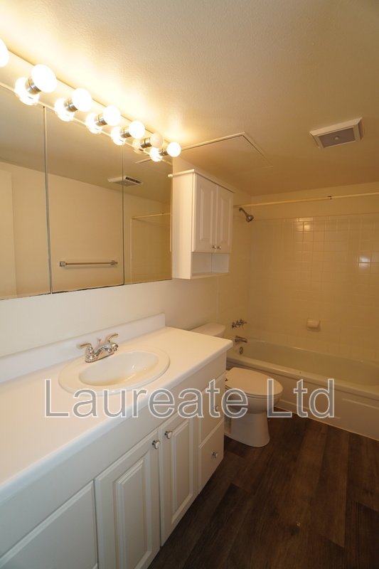 MOVE-IN SPECIAL!!Spacious 2 Bed 2 Bath Condo in Denver - MUST SEE!! property image