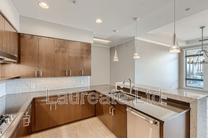 Stunning 2 Bedroom 10th Floor Condo with Western Views in Greenwood Village!! property image