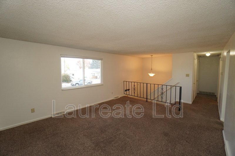Charming 2 bederoom Bi-Level Single Home in SW Littleton/Lone Tree!! property image