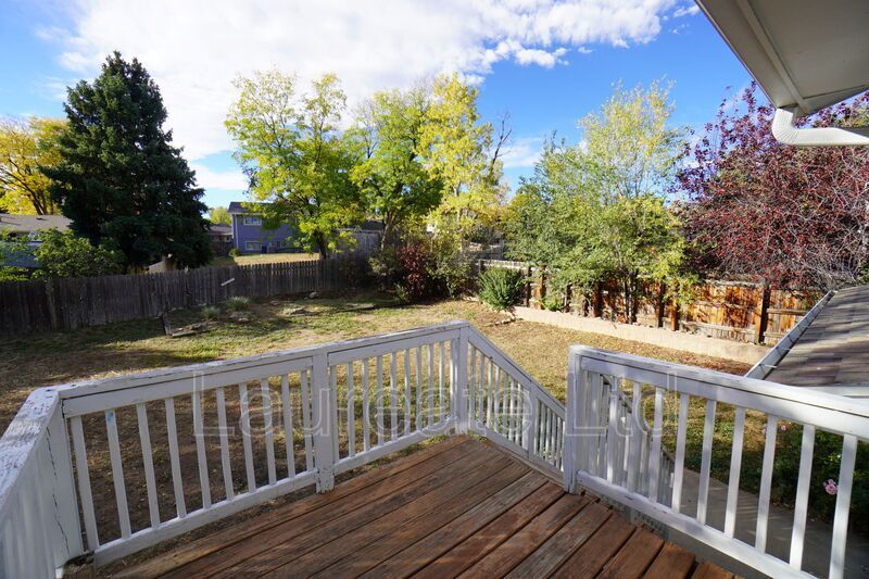 Charming 2 bederoom Bi-Level Single Home in SW Littleton/Lone Tree!! property image